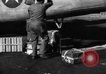 Standbild B-24 Flugzeuge Europa, 1944, aus Sekunde 8 historischem Filmmaterial Videoclip 65675045549