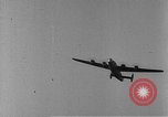 Standbild B-24 Flugzeuge Europa, 1944, aus Sekunde 37 historischem Filmmaterial Videoclip 65675045549