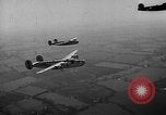 Standbild B-24 Flugzeuge Europa, 1944, aus Sekunde 43 historischem Filmmaterial Videoclip 65675045549
