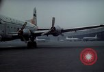 Standbild Flughafen Tempelhof Hangar Berlin Deutschland, 1961, aus Sekunde 19 historischem Filmmaterial Videoclip 65675045564