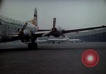 Standbild Flughafen Tempelhof Hangar Berlin Deutschland, 1961, aus Sekunde 28 historischem Filmmaterial Videoclip 65675045564