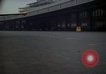 Standbild Flughafen Tempelhof Hangar Berlin Deutschland, 1961, aus Sekunde 41 historischem Filmmaterial Videoclip 65675045564