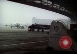Standbild Flughafen Tempelhof Hangar Berlin Deutschland, 1961, aus Sekunde 44 historischem Filmmaterial Videoclip 65675045564