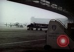 Standbild Flughafen Tempelhof Hangar Berlin Deutschland, 1961, aus Sekunde 45 historischem Filmmaterial Videoclip 65675045564