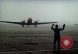 Standbild Flughafen Tempelhof Hangar Berlin Deutschland, 1961, aus Sekunde 49 historischem Filmmaterial Videoclip 65675045564