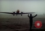 Standbild Flughafen Tempelhof Hangar Berlin Deutschland, 1961, aus Sekunde 50 historischem Filmmaterial Videoclip 65675045564