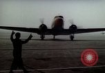 Standbild Flughafen Tempelhof Hangar Berlin Deutschland, 1961, aus Sekunde 56 historischem Filmmaterial Videoclip 65675045564