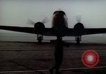 Standbild Flughafen Tempelhof Hangar Berlin Deutschland, 1961, aus Sekunde 59 historischem Filmmaterial Videoclip 65675045564