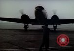Standbild Flughafen Tempelhof Hangar Berlin Deutschland, 1961, aus Sekunde 60 historischem Filmmaterial Videoclip 65675045564