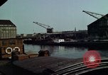 Standbild Haufen Kohle Berlin Deutschland, 1961, aus Sekunde 44 historischem Filmmaterial Videoclip 65675045565