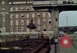 Standbild Haufen Kohle Berlin Deutschland, 1961, aus Sekunde 51 historischem Filmmaterial Videoclip 65675045565