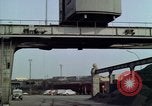 Standbild Haufen Kohle Berlin Deutschland, 1961, aus Sekunde 57 historischem Filmmaterial Videoclip 65675045565