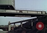 Standbild Haufen Kohle Berlin Deutschland, 1961, aus Sekunde 61 historischem Filmmaterial Videoclip 65675045565