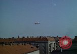 Standbild Flughafen Tempelhof Berlin Deutschland, 1961, aus Sekunde 11 historischem Filmmaterial Videoclip 65675045567
