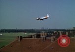 Standbild Flughafen Tempelhof Berlin Deutschland, 1961, aus Sekunde 18 historischem Filmmaterial Videoclip 65675045567