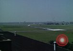 Standbild Flughafen Tempelhof Berlin Deutschland, 1961, aus Sekunde 26 historischem Filmmaterial Videoclip 65675045567