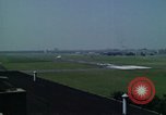 Standbild Flughafen Tempelhof Berlin Deutschland, 1961, aus Sekunde 27 historischem Filmmaterial Videoclip 65675045567