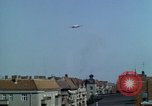 Standbild Flughafen Tempelhof Berlin Deutschland, 1961, aus Sekunde 47 historischem Filmmaterial Videoclip 65675045567