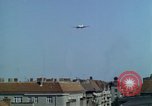 Standbild Flughafen Tempelhof Berlin Deutschland, 1961, aus Sekunde 49 historischem Filmmaterial Videoclip 65675045567