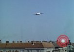 Standbild Flughafen Tempelhof Berlin Deutschland, 1961, aus Sekunde 51 historischem Filmmaterial Videoclip 65675045567