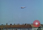 Standbild Flughafen Tempelhof Berlin Deutschland, 1961, aus Sekunde 52 historischem Filmmaterial Videoclip 65675045567