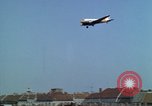 Standbild Flughafen Tempelhof Berlin Deutschland, 1961, aus Sekunde 56 historischem Filmmaterial Videoclip 65675045567
