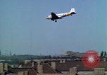 Standbild Flughafen Tempelhof Berlin Deutschland, 1961, aus Sekunde 59 historischem Filmmaterial Videoclip 65675045567