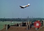 Standbild Flughafen Tempelhof Berlin Deutschland, 1961, aus Sekunde 60 historischem Filmmaterial Videoclip 65675045567