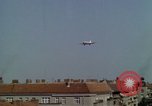 Standbild Flughafen Tempelhof Berlin Deutschland, 1961, aus Sekunde 25 historischem Filmmaterial Videoclip 65675045568