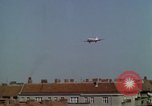 Standbild Flughafen Tempelhof Berlin Deutschland, 1961, aus Sekunde 26 historischem Filmmaterial Videoclip 65675045568