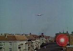 Standbild Flughafen Tempelhof Berlin Deutschland, 1961, aus Sekunde 54 historischem Filmmaterial Videoclip 65675045568
