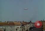 Standbild Flughafen Tempelhof Berlin Deutschland, 1961, aus Sekunde 55 historischem Filmmaterial Videoclip 65675045568