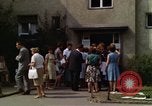 Standbild Flüchtlinge Berlin Deutschland, 1961, aus Sekunde 26 historischem Filmmaterial Videoclip 65675045570
