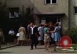 Standbild Flüchtlinge Berlin Deutschland, 1961, aus Sekunde 29 historischem Filmmaterial Videoclip 65675045570