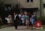 Standbild Flüchtlinge Berlin Deutschland, 1961, aus Sekunde 30 historischem Filmmaterial Videoclip 65675045570