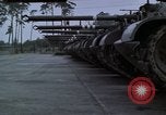 Standbild militärischen Tanks Berlin Deutschland, 1961, aus Sekunde 14 historischem Filmmaterial Videoclip 65675045571