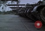 Standbild militärischen Tanks Berlin Deutschland, 1961, aus Sekunde 15 historischem Filmmaterial Videoclip 65675045571