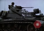 Standbild militärischen Tanks Berlin Deutschland, 1961, aus Sekunde 21 historischem Filmmaterial Videoclip 65675045571