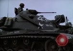 Standbild militärischen Tanks Berlin Deutschland, 1961, aus Sekunde 22 historischem Filmmaterial Videoclip 65675045571