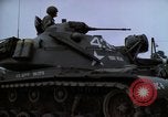 Standbild militärischen Tanks Berlin Deutschland, 1961, aus Sekunde 23 historischem Filmmaterial Videoclip 65675045571