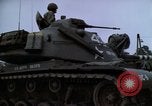 Standbild militärischen Tanks Berlin Deutschland, 1961, aus Sekunde 26 historischem Filmmaterial Videoclip 65675045571