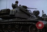 Standbild militärischen Tanks Berlin Deutschland, 1961, aus Sekunde 27 historischem Filmmaterial Videoclip 65675045571