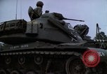 Standbild militärischen Tanks Berlin Deutschland, 1961, aus Sekunde 28 historischem Filmmaterial Videoclip 65675045571