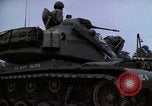 Standbild militärischen Tanks Berlin Deutschland, 1961, aus Sekunde 29 historischem Filmmaterial Videoclip 65675045571
