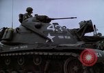 Standbild militärischen Tanks Berlin Deutschland, 1961, aus Sekunde 32 historischem Filmmaterial Videoclip 65675045571