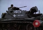 Standbild militärischen Tanks Berlin Deutschland, 1961, aus Sekunde 34 historischem Filmmaterial Videoclip 65675045571