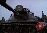 Standbild militärischen Tanks Berlin Deutschland, 1961, aus Sekunde 39 historischem Filmmaterial Videoclip 65675045571