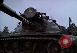 Standbild militärischen Tanks Berlin Deutschland, 1961, aus Sekunde 40 historischem Filmmaterial Videoclip 65675045571