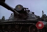 Standbild militärischen Tanks Berlin Deutschland, 1961, aus Sekunde 41 historischem Filmmaterial Videoclip 65675045571