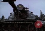 Standbild militärischen Tanks Berlin Deutschland, 1961, aus Sekunde 42 historischem Filmmaterial Videoclip 65675045571